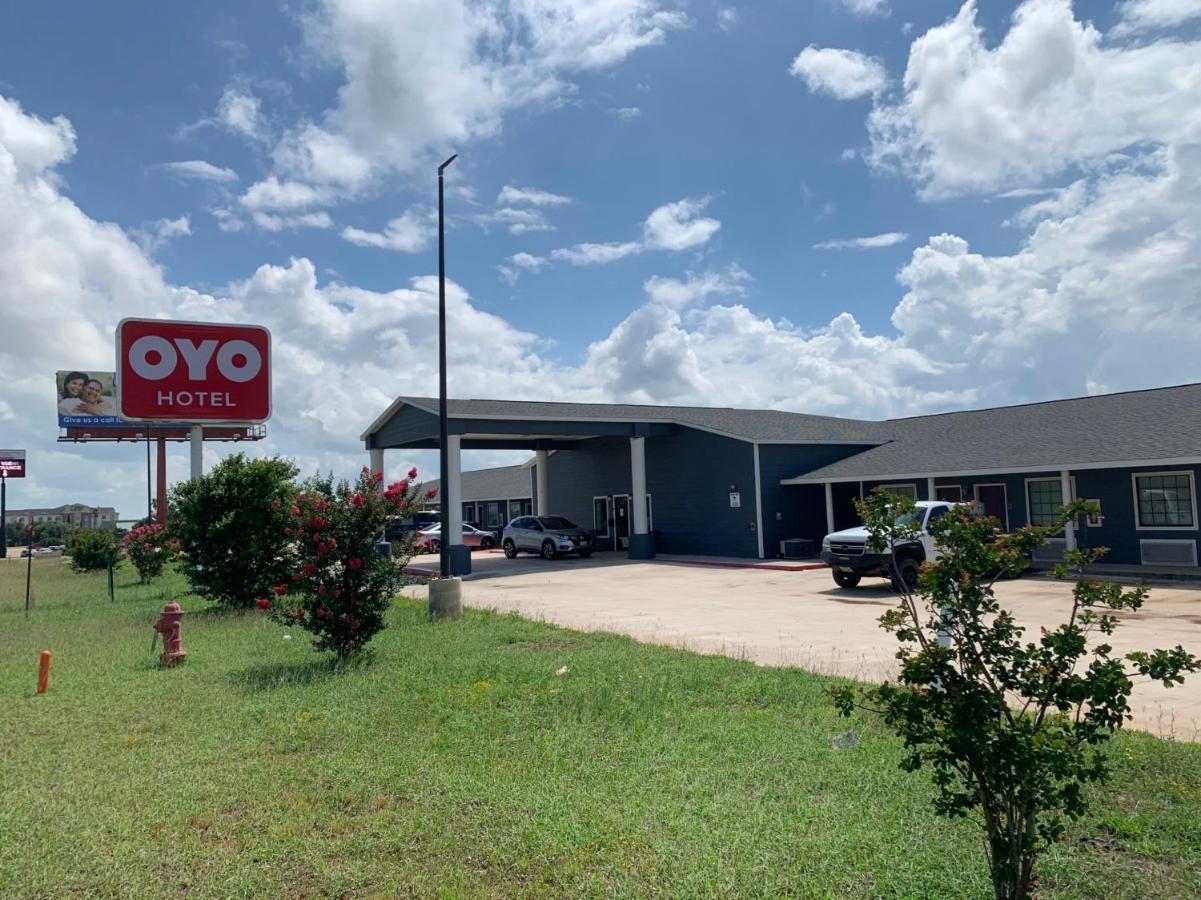 Oyo Hotel Pearsall I-35 West Ngoại thất bức ảnh