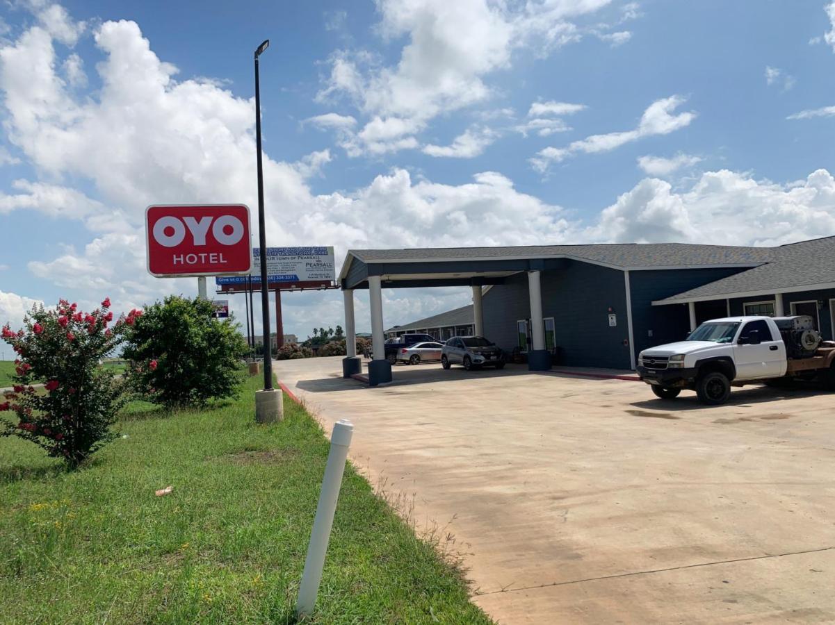 Oyo Hotel Pearsall I-35 West Ngoại thất bức ảnh