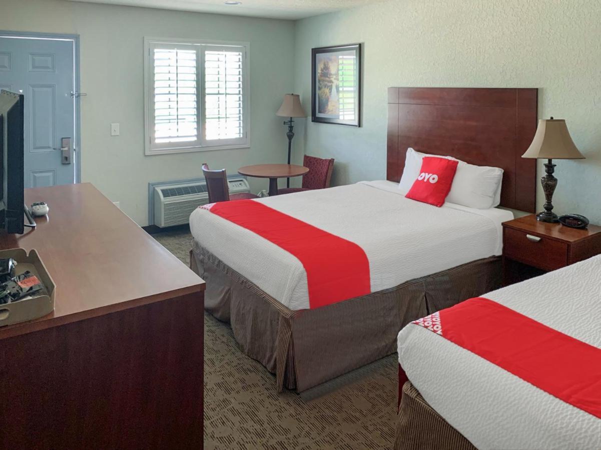 Oyo Hotel Pearsall I-35 West Ngoại thất bức ảnh