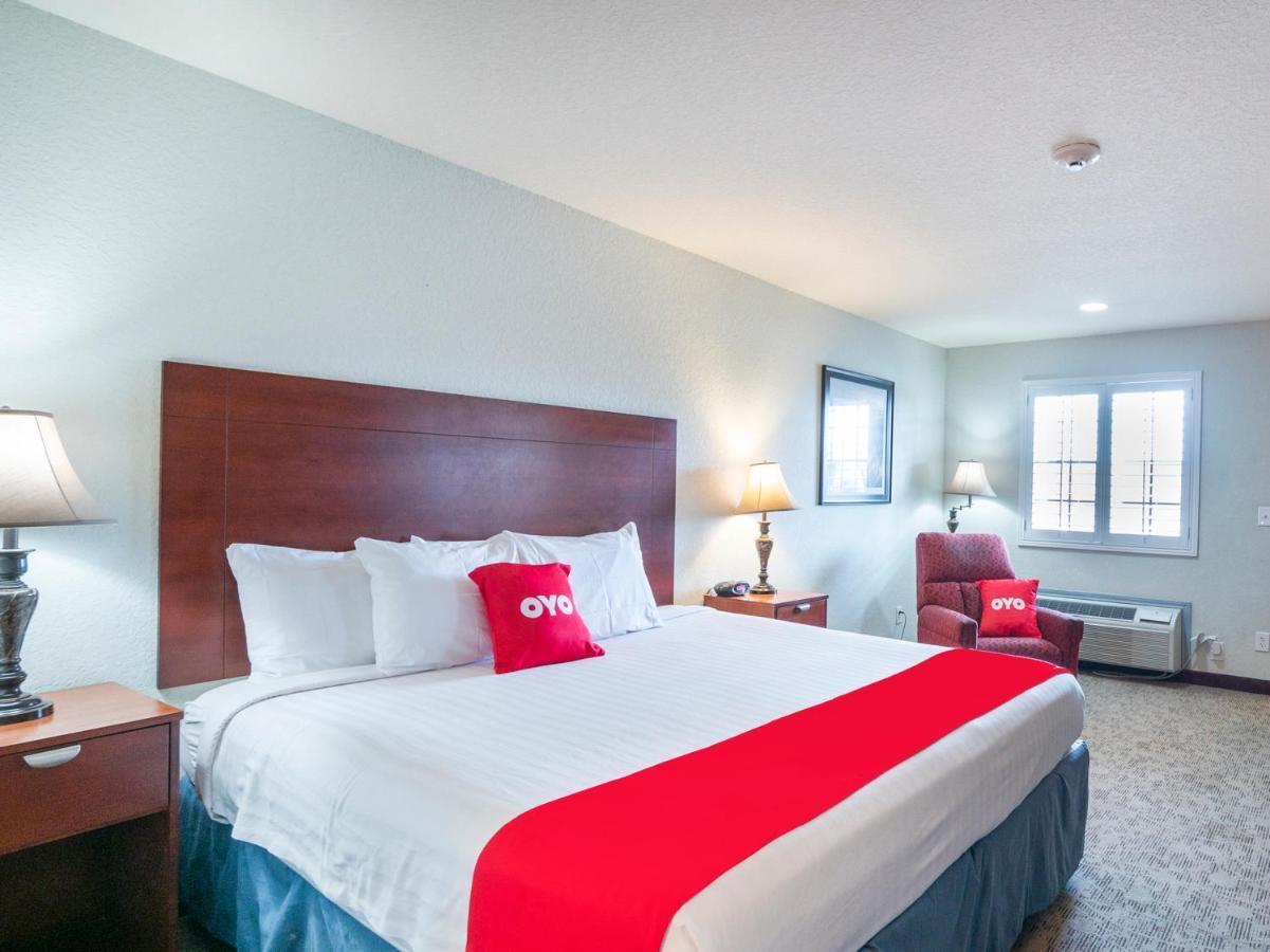 Oyo Hotel Pearsall I-35 West Ngoại thất bức ảnh