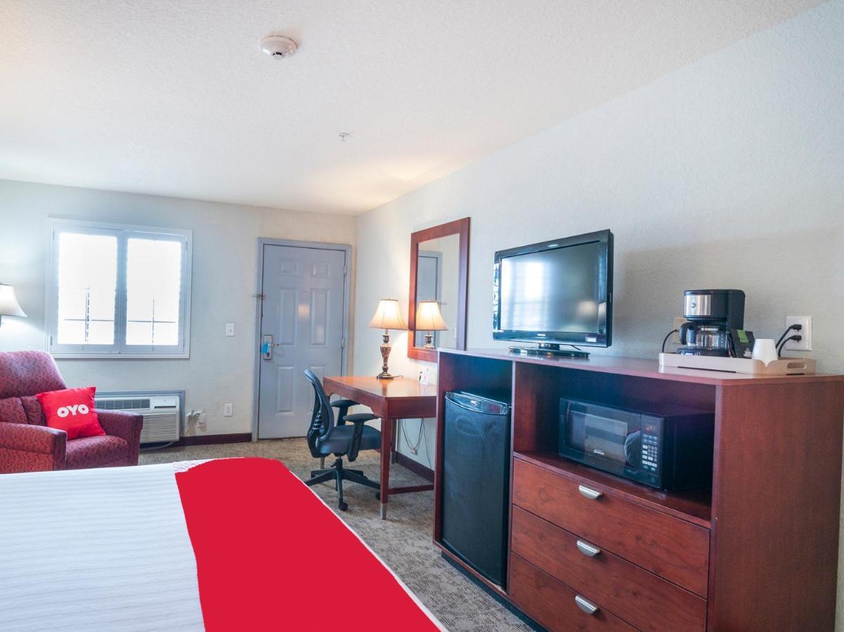 Oyo Hotel Pearsall I-35 West Ngoại thất bức ảnh