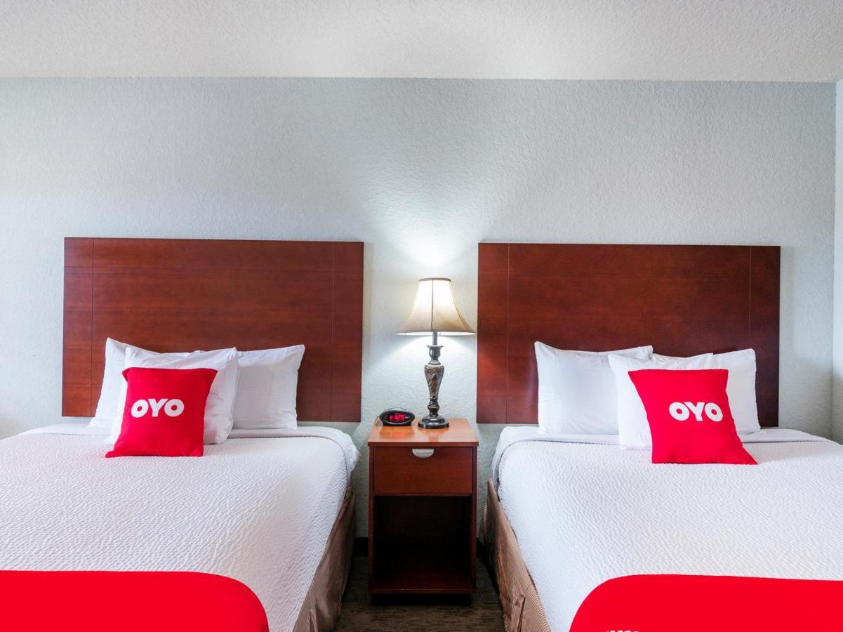 Oyo Hotel Pearsall I-35 West Ngoại thất bức ảnh
