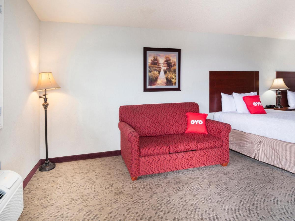Oyo Hotel Pearsall I-35 West Ngoại thất bức ảnh