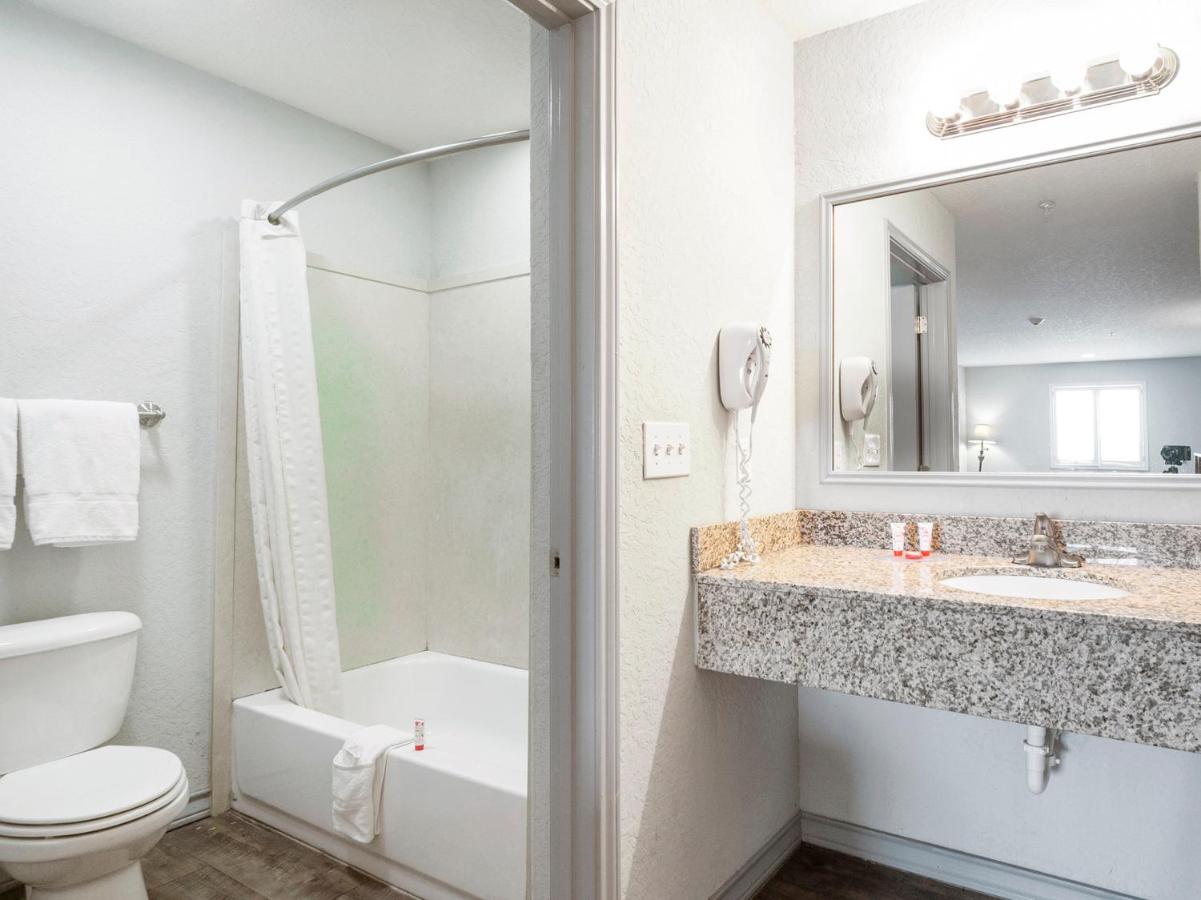 Oyo Hotel Pearsall I-35 West Ngoại thất bức ảnh