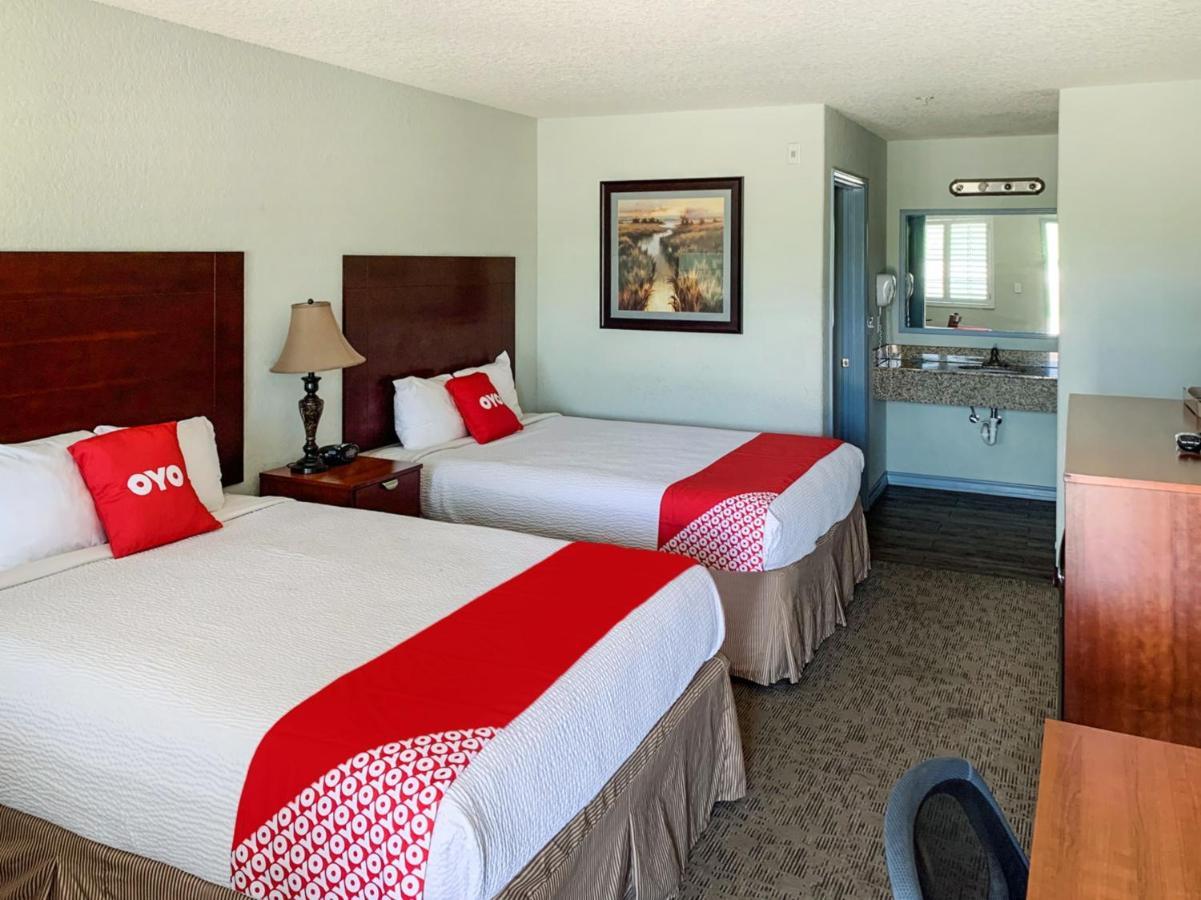 Oyo Hotel Pearsall I-35 West Ngoại thất bức ảnh
