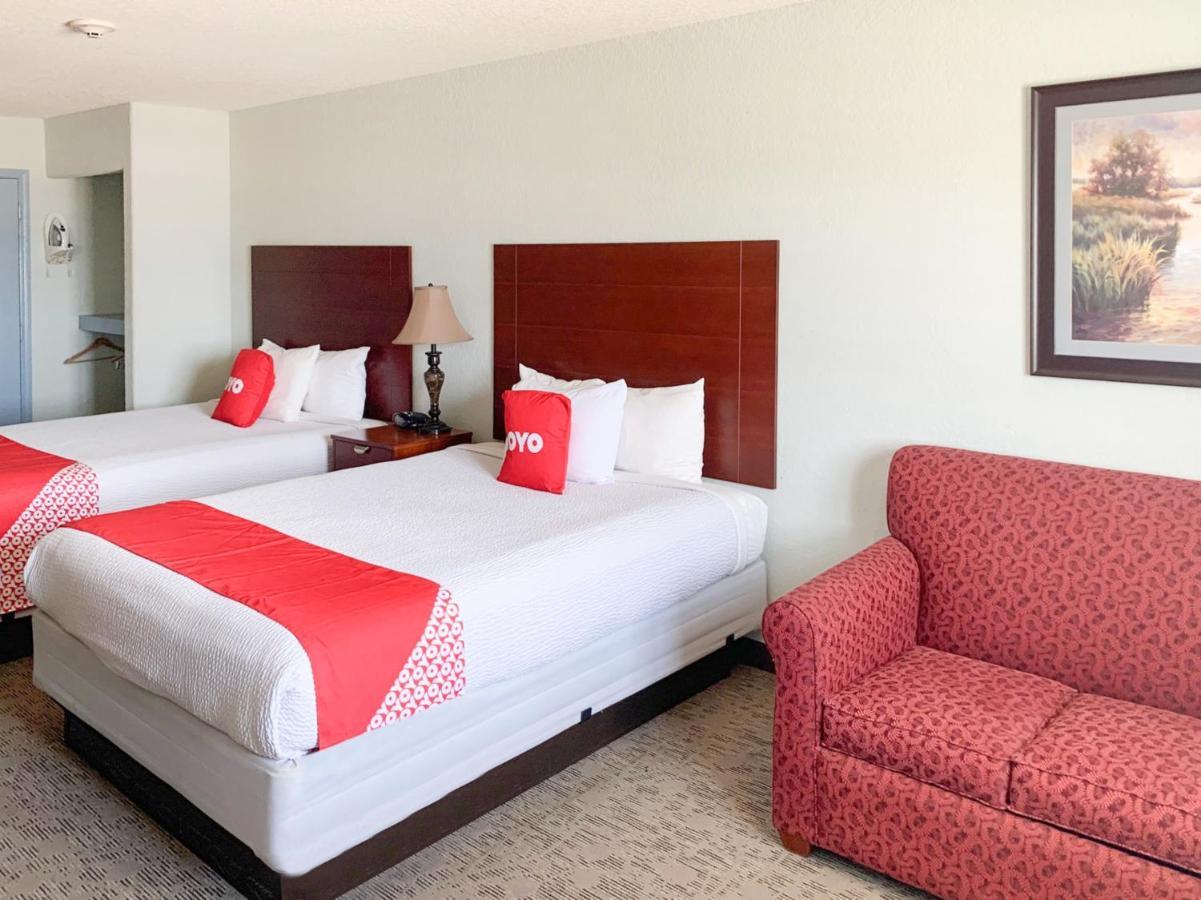 Oyo Hotel Pearsall I-35 West Ngoại thất bức ảnh